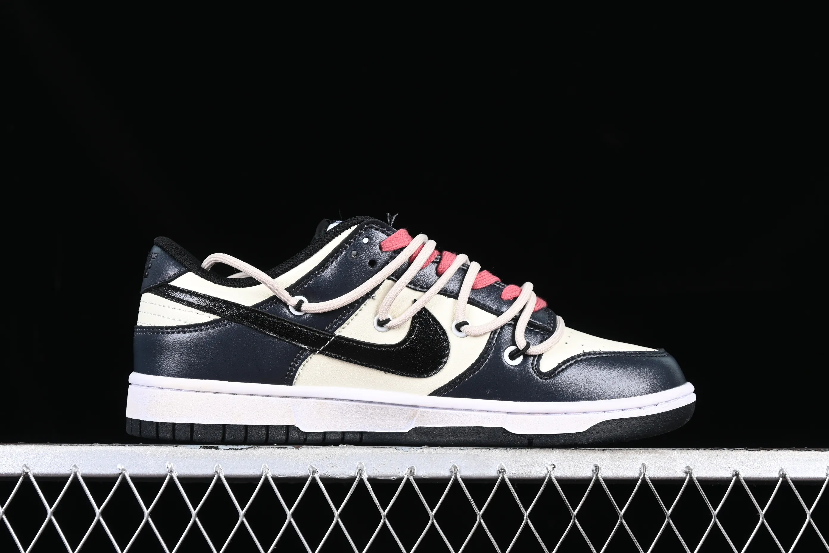 All Categories Nk SB Dunk Series Nk SB Dunk Low Low-top sneakers Customized large box Nk Dunk Low Panda Prank-Psychedelic Love SB strap low-top casual sneakers CW1590-100